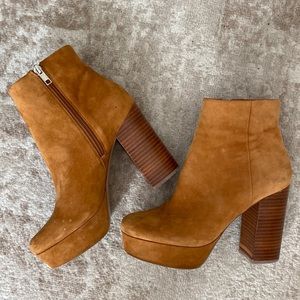 Steve Madden brown platform suede boot